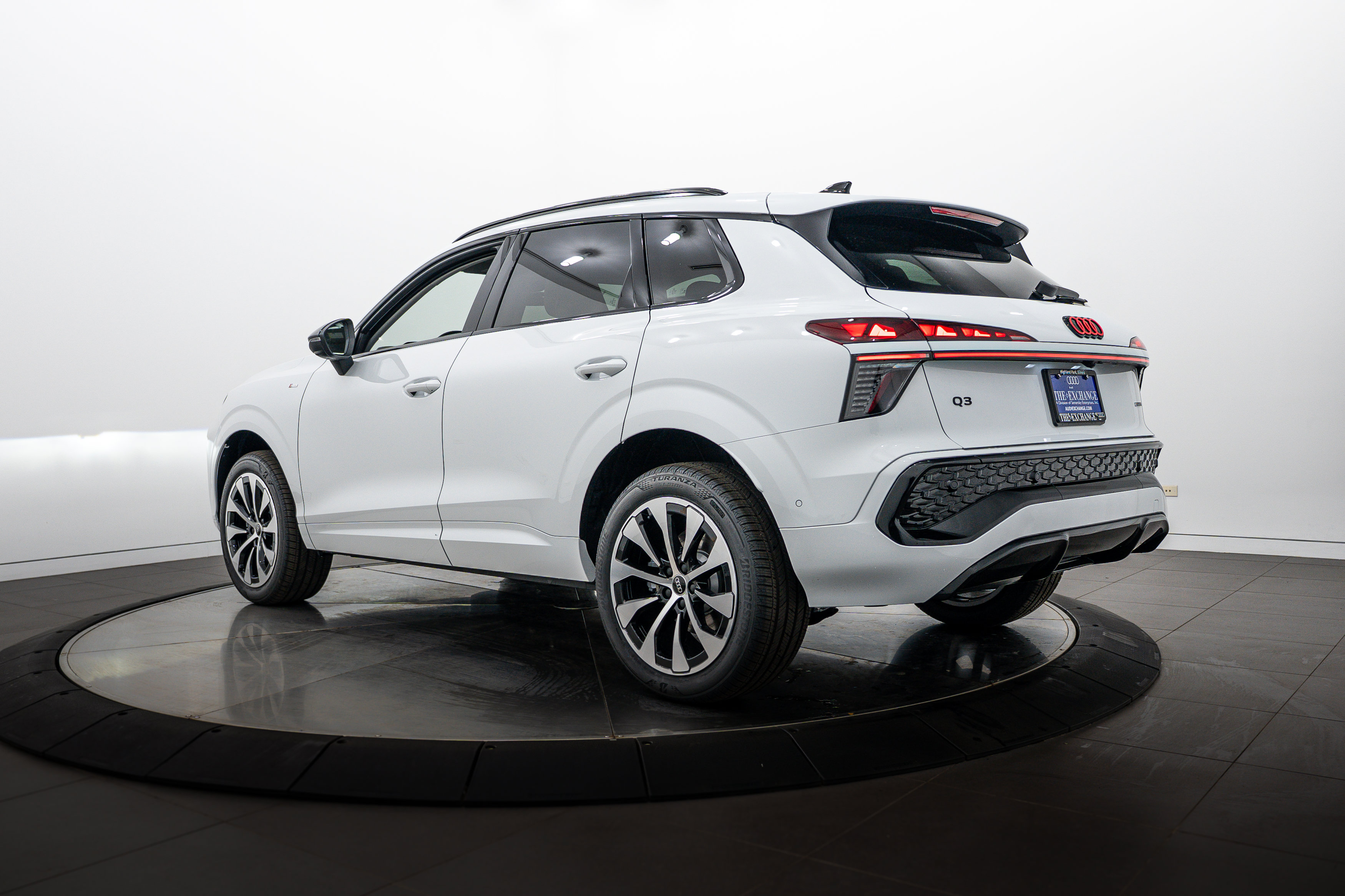 New 2026 Audi Q3 quattro 2.0T AWD/4WD image 5