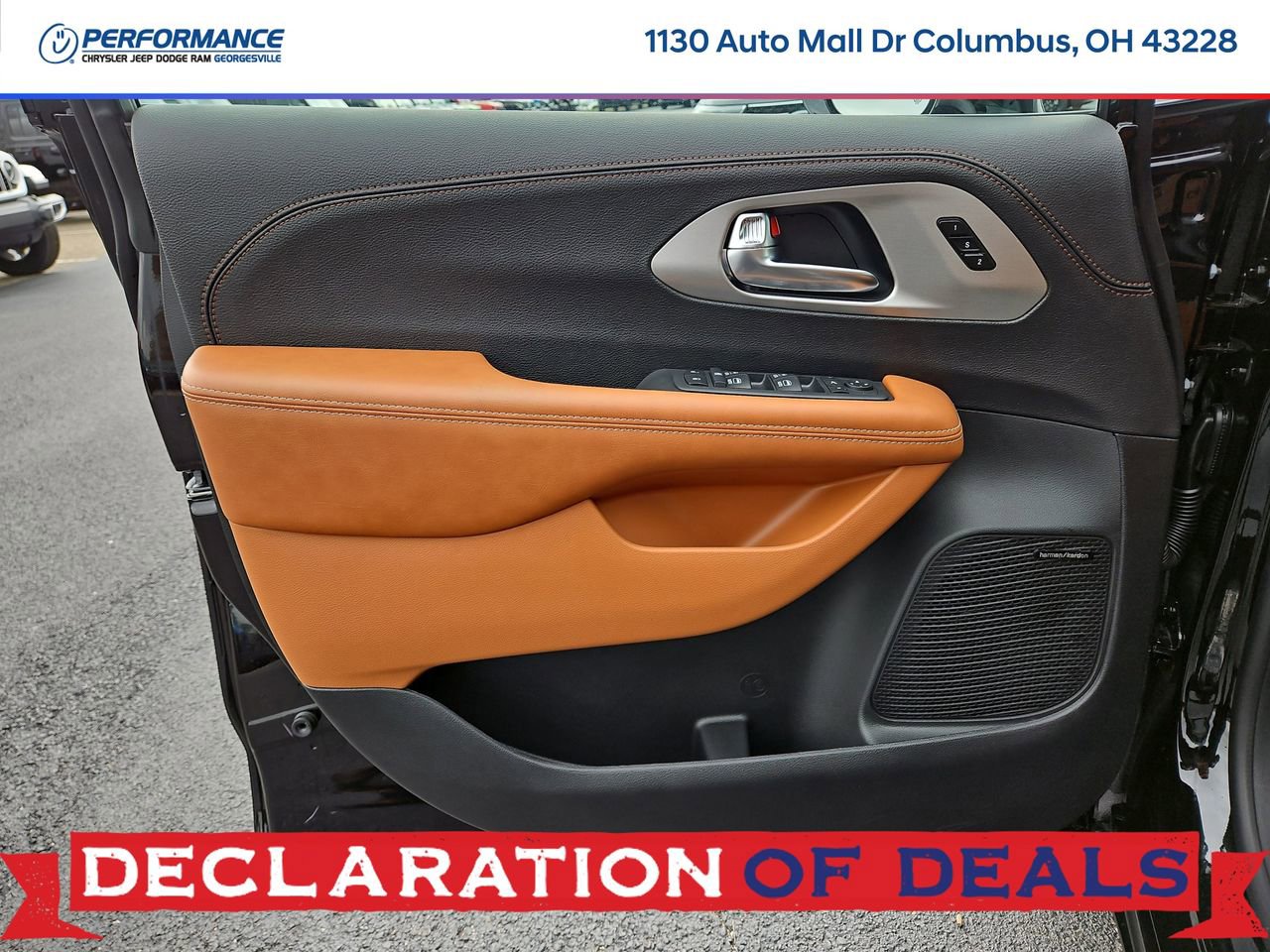 New 2026 Chrysler Pacifica Pinnacle w/ Trailer Tow Group FWD image 22