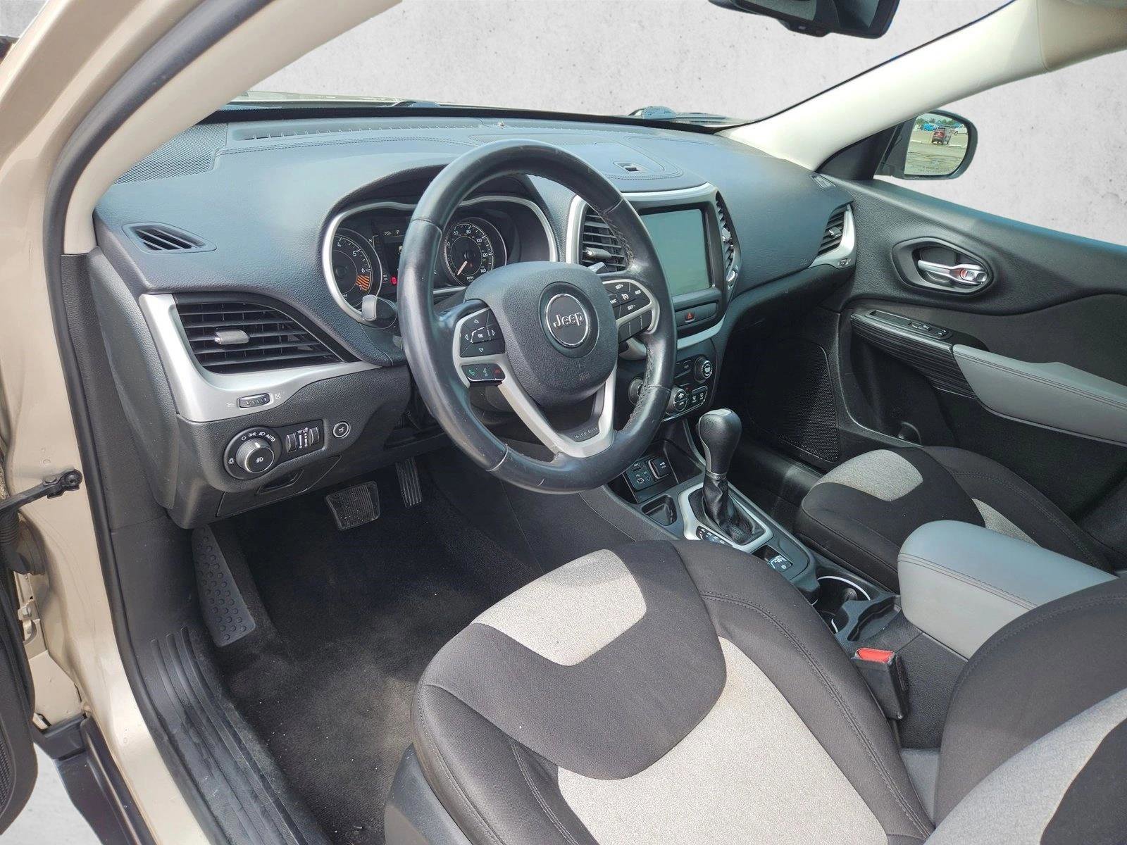 Used 2014 Jeep Cherokee Latitude w/ Comfort/Convenience Group FWD image 15