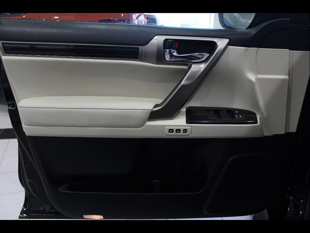 Used 2020 Lexus GX 460 Premium w/ Premium Package image 14