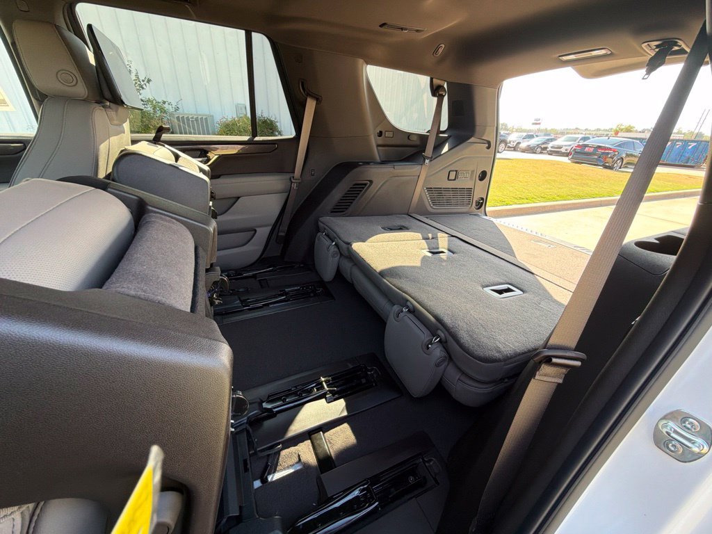 New 2027 GMC Yukon Elevation w/ Elevation Premium Package AWD/4WD image 14