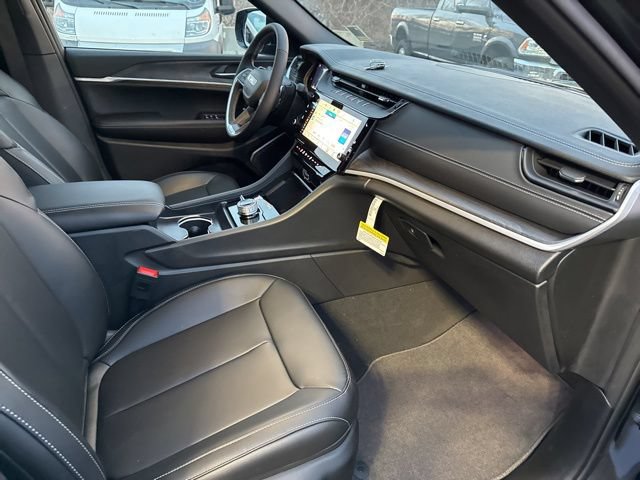 New 2026 Jeep Grand Cherokee Limited w/ Limited Altitude Package AWD/4WD image 19
