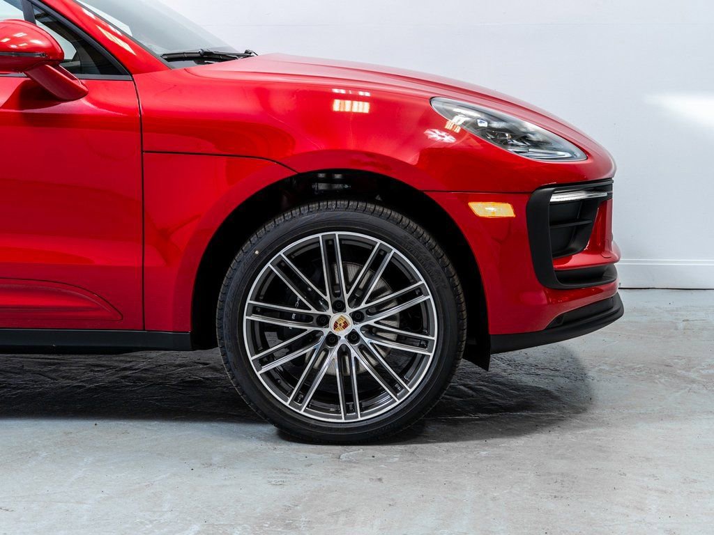 Used 2025 Porsche Macan image 12