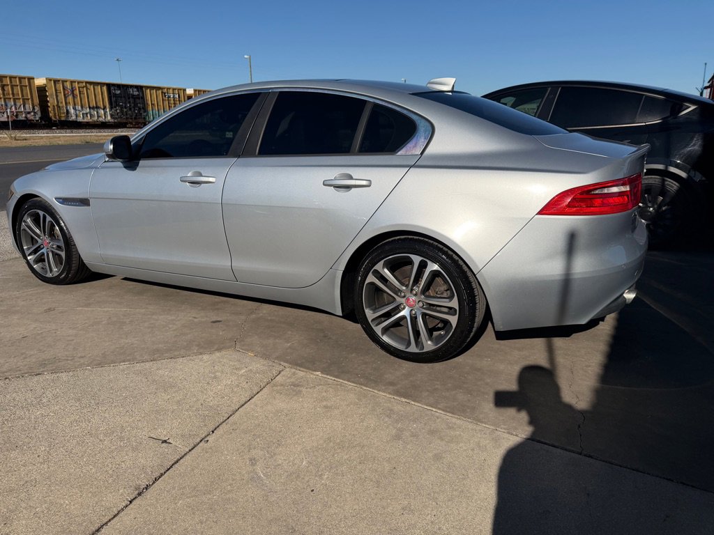 Used 2017 Jaguar XE Premium image 20