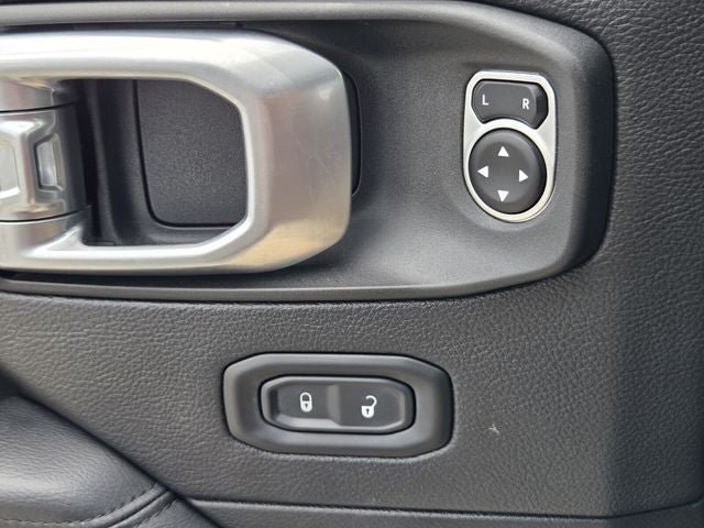 Used 2020 Jeep Wrangler Unlimited Sahara AWD/4WD image 32
