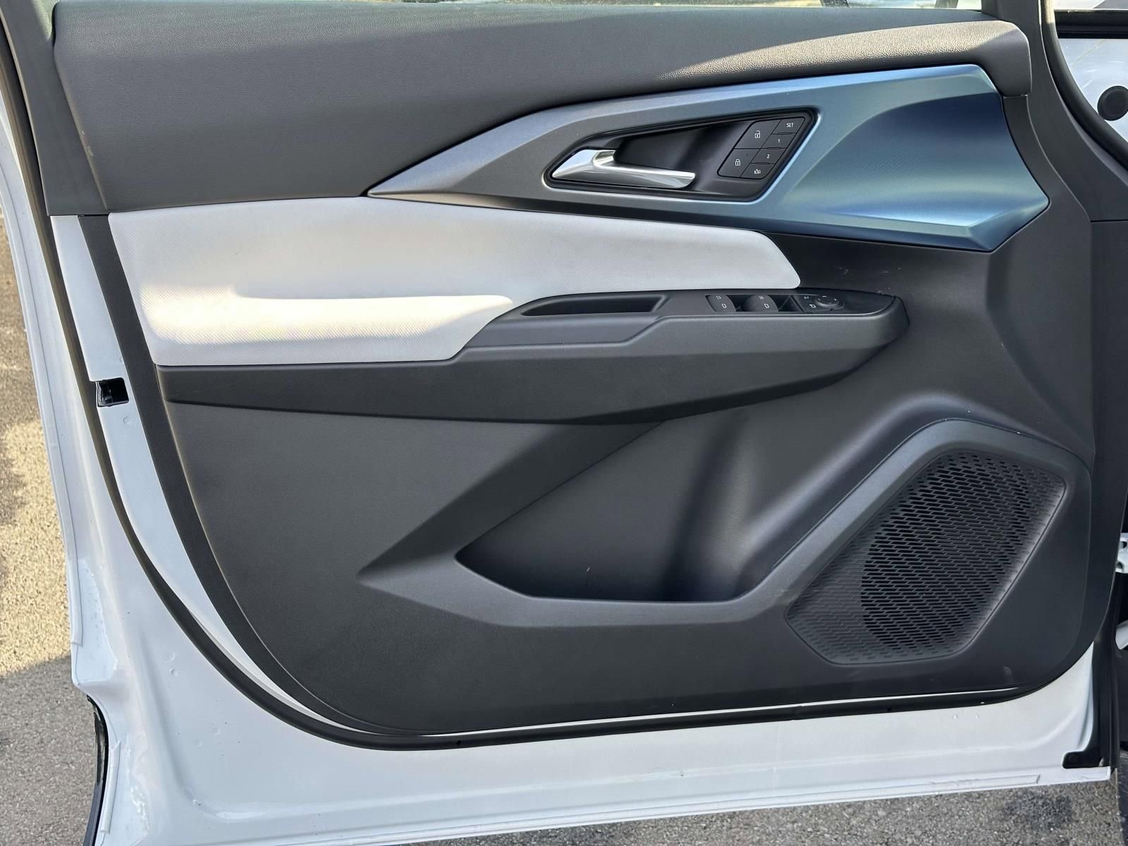 New 2026 Chevrolet Equinox EV LT w/ Convenience Package II image 19