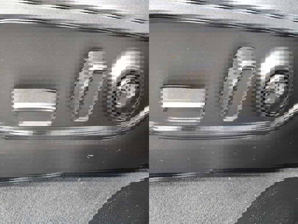 Used 2023 Jeep Grand Cherokee L Laredo w/ Luxury Tech Group I image 15