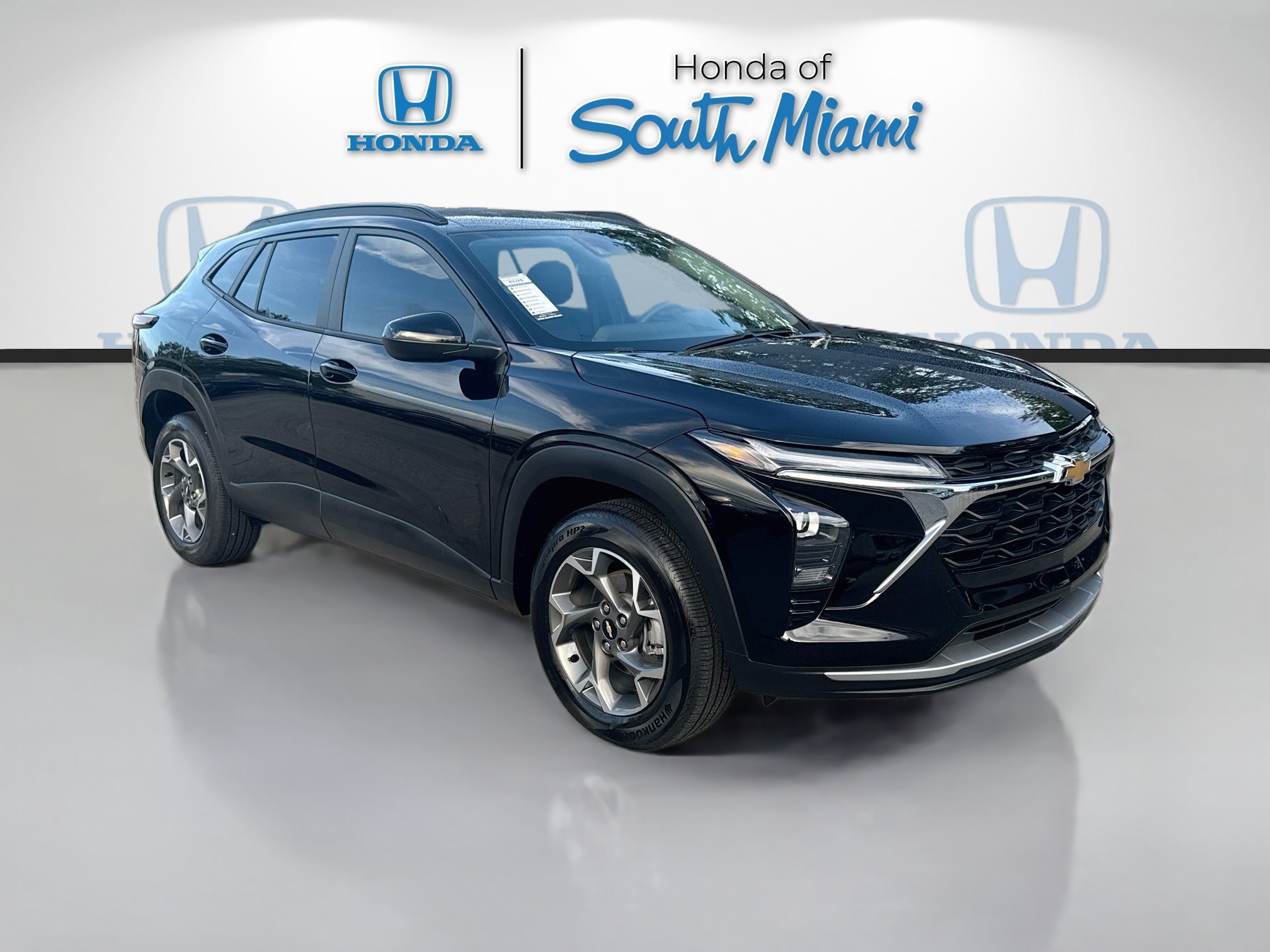 Used 2026 Chevrolet Trax LT FWD image 1