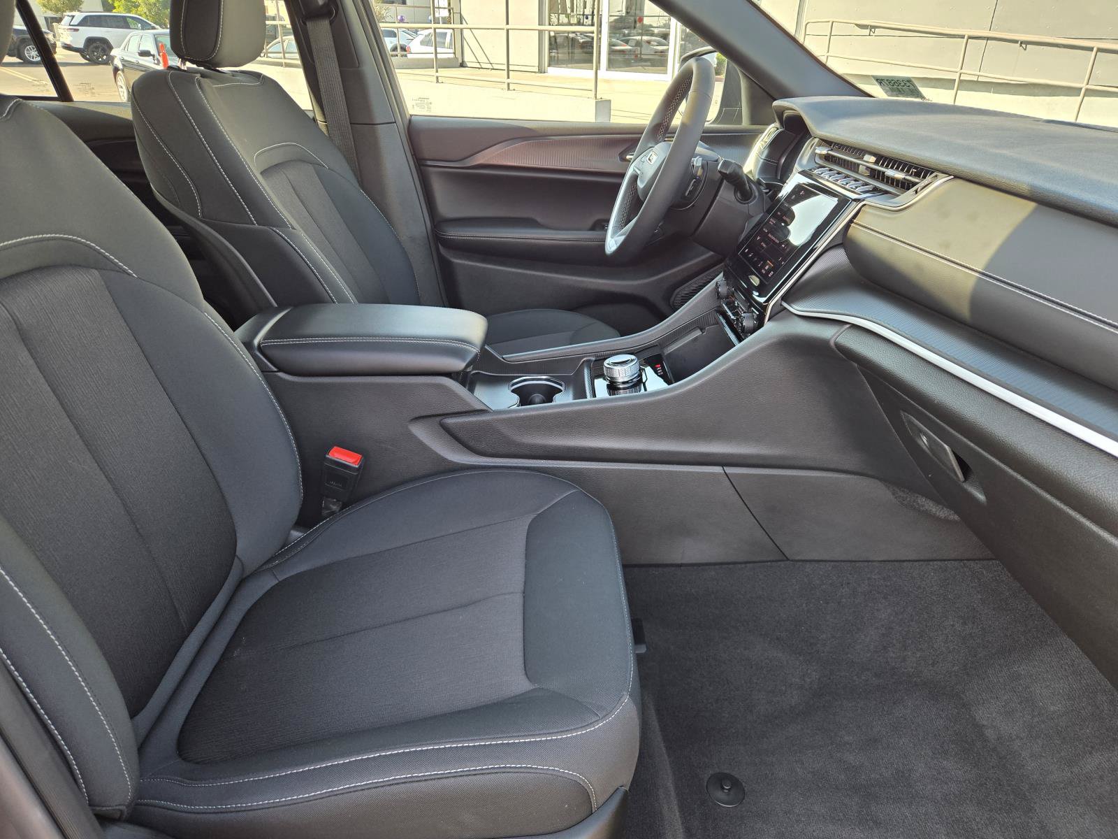 Used 2025 Jeep Grand Cherokee Laredo X RWD image 33