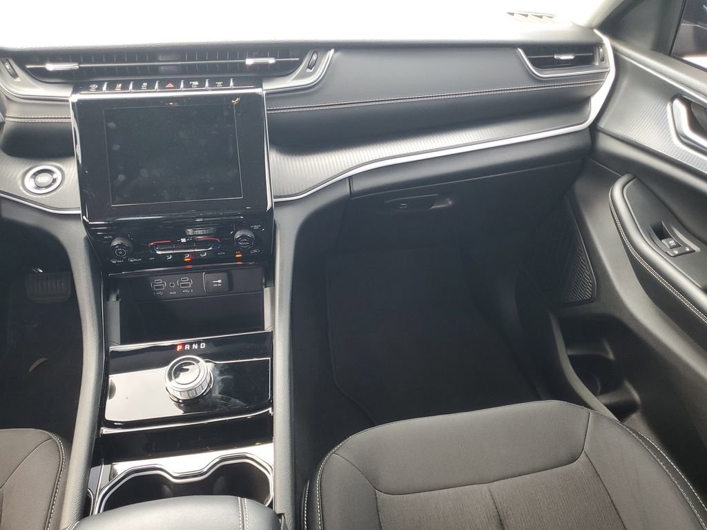 Used 2023 Jeep Grand Cherokee Laredo image 16