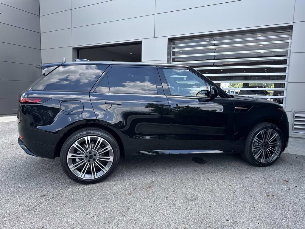 New 2026 Land Rover Range Rover Sport Dynamic SE AWD/4WD image 7