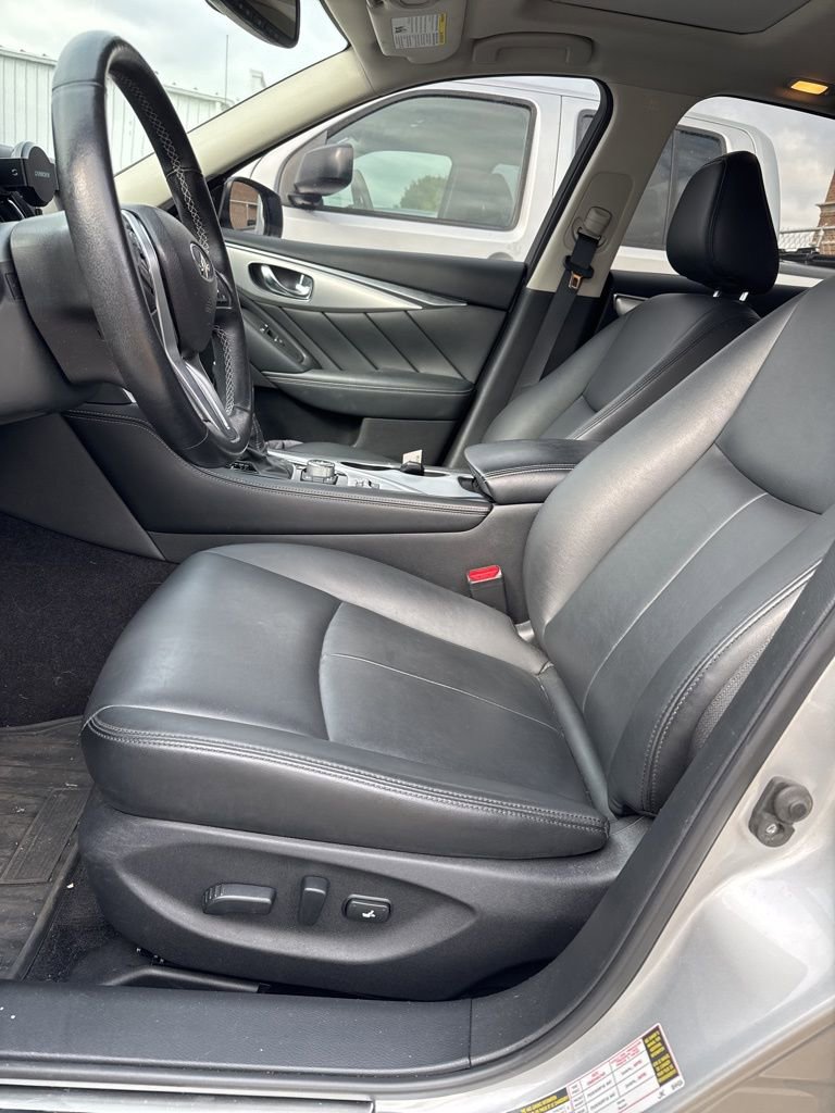 Used 2020 INFINITI Q50 Luxe w/ Essential Package (3.0T Luxe) AWD/4WD image 5