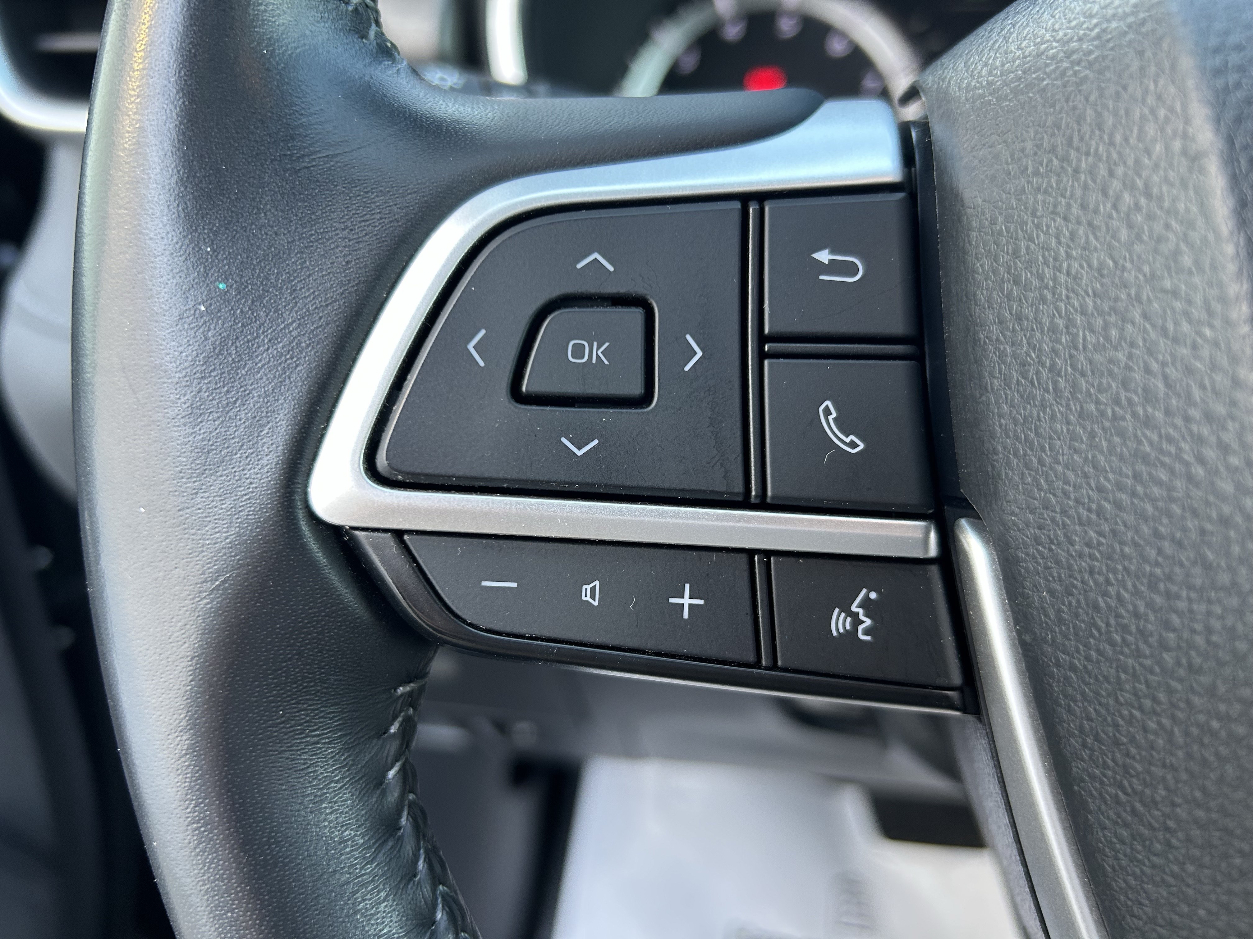 Used 2023 Toyota Highlander XLE AWD/4WD image 26