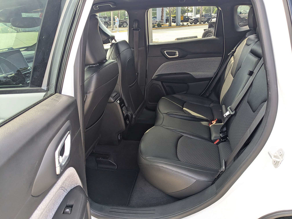 Certified 2024 Jeep Compass Latitude AWD/4WD image 11