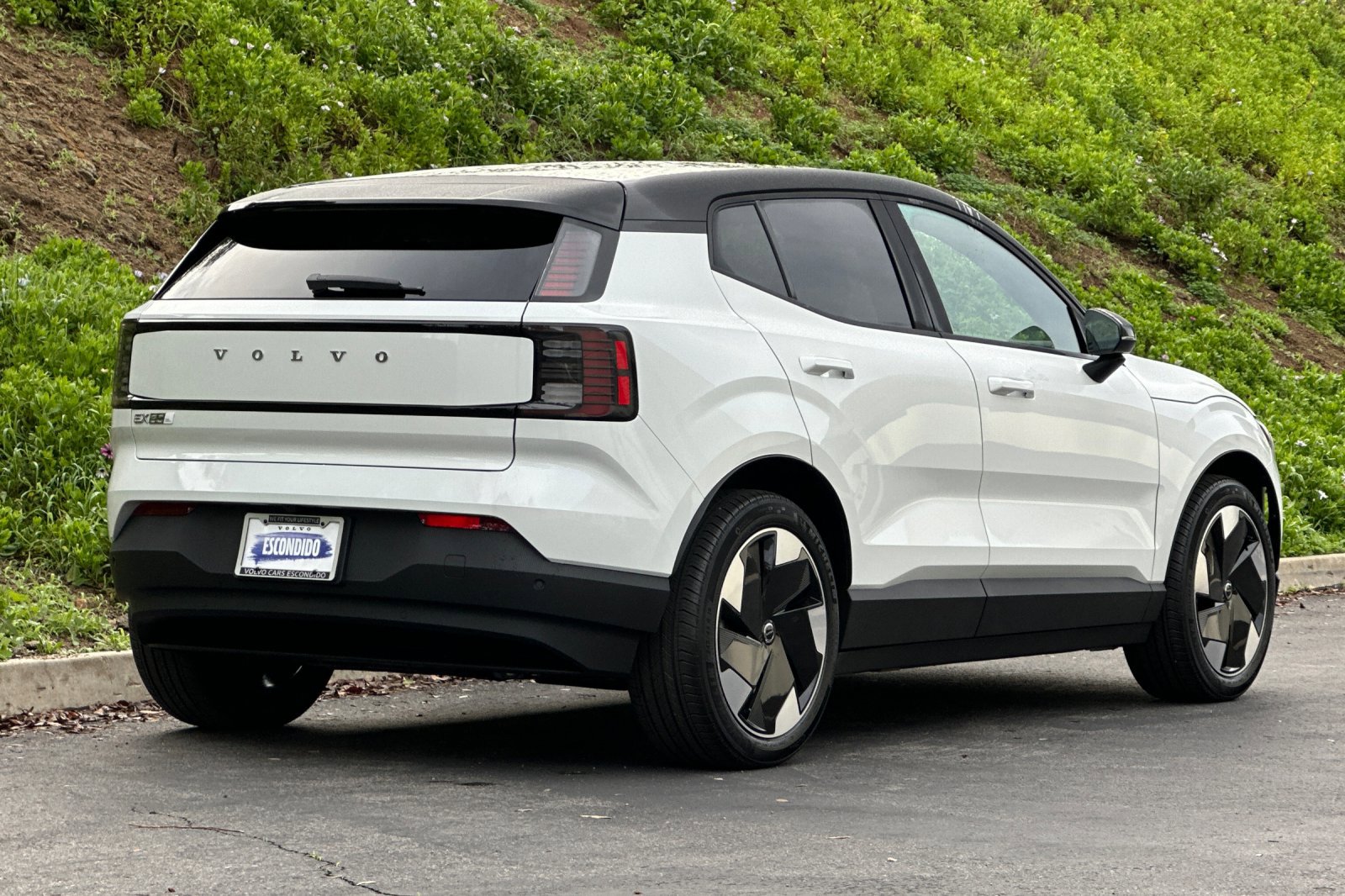 New 2026 Volvo EX30 Plus w/ Climate Package image 5