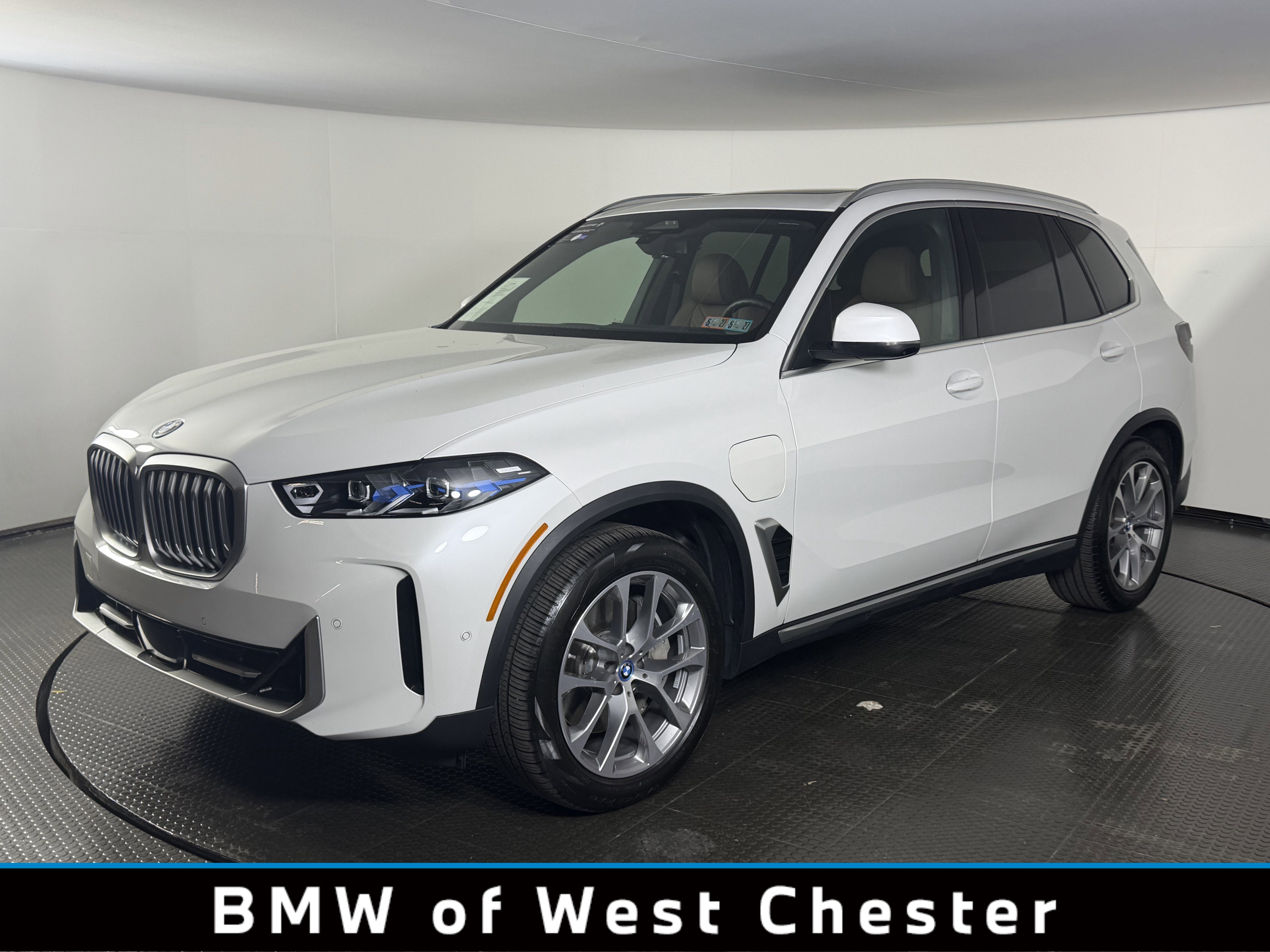 Certified 2025 BMW X5 xDrive50e w/ Premium Package AWD/4WD image 1