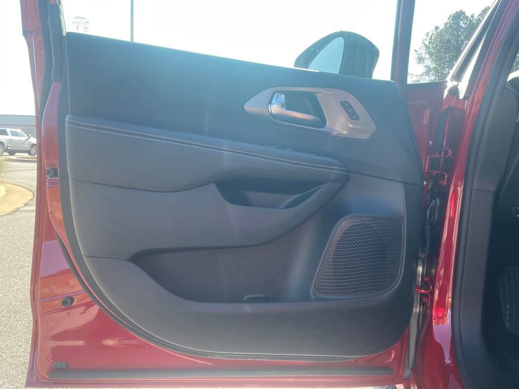 New 2026 Chrysler Pacifica Select FWD image 10