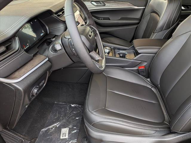 New 2026 Jeep Grand Cherokee Limited w/ Limited Altitude Package AWD/4WD image 4