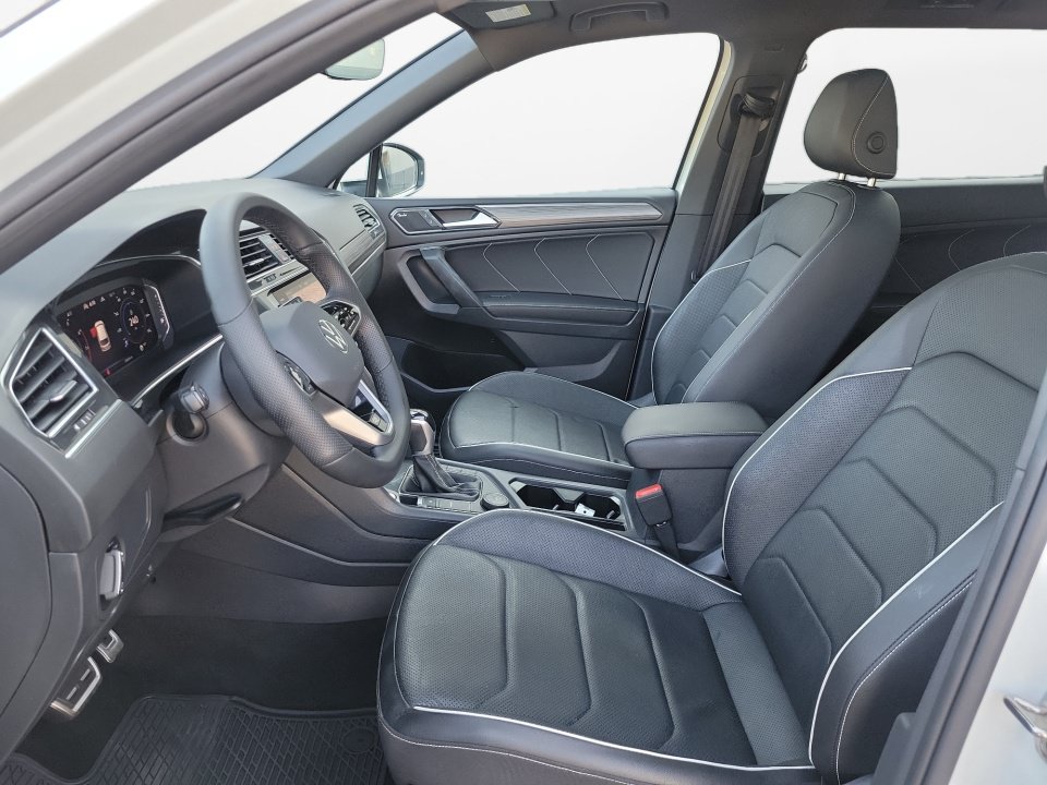 Certified 2022 Volkswagen Tiguan SEL R-Line AWD/4WD image 11