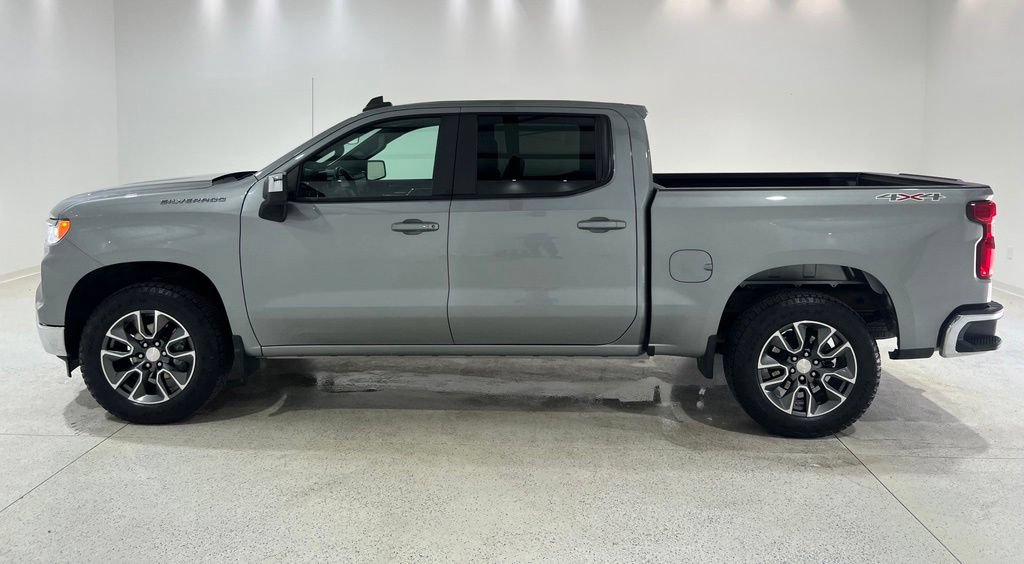 Used 2023 Chevrolet Silverado 1500 LT AWD/4WD image 2