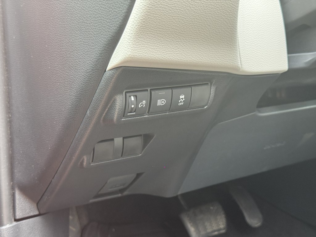 Used 2026 Toyota Corolla Cross LE FWD image 15