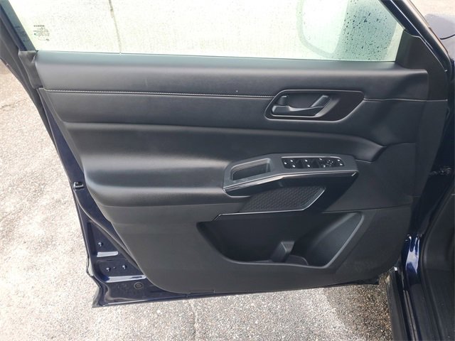 Used 2024 Nissan Pathfinder SV image 11