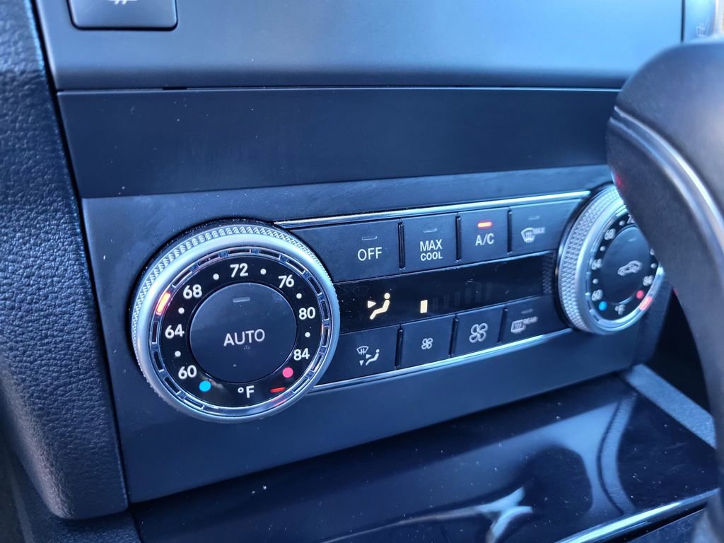 Used 2010 Mercedes-Benz GLK 350 4MATIC image 28