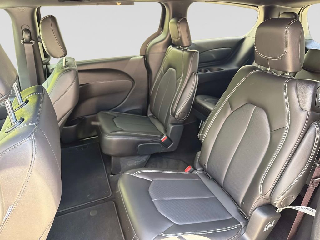 Used 2026 Chrysler Pacifica Select FWD image 14