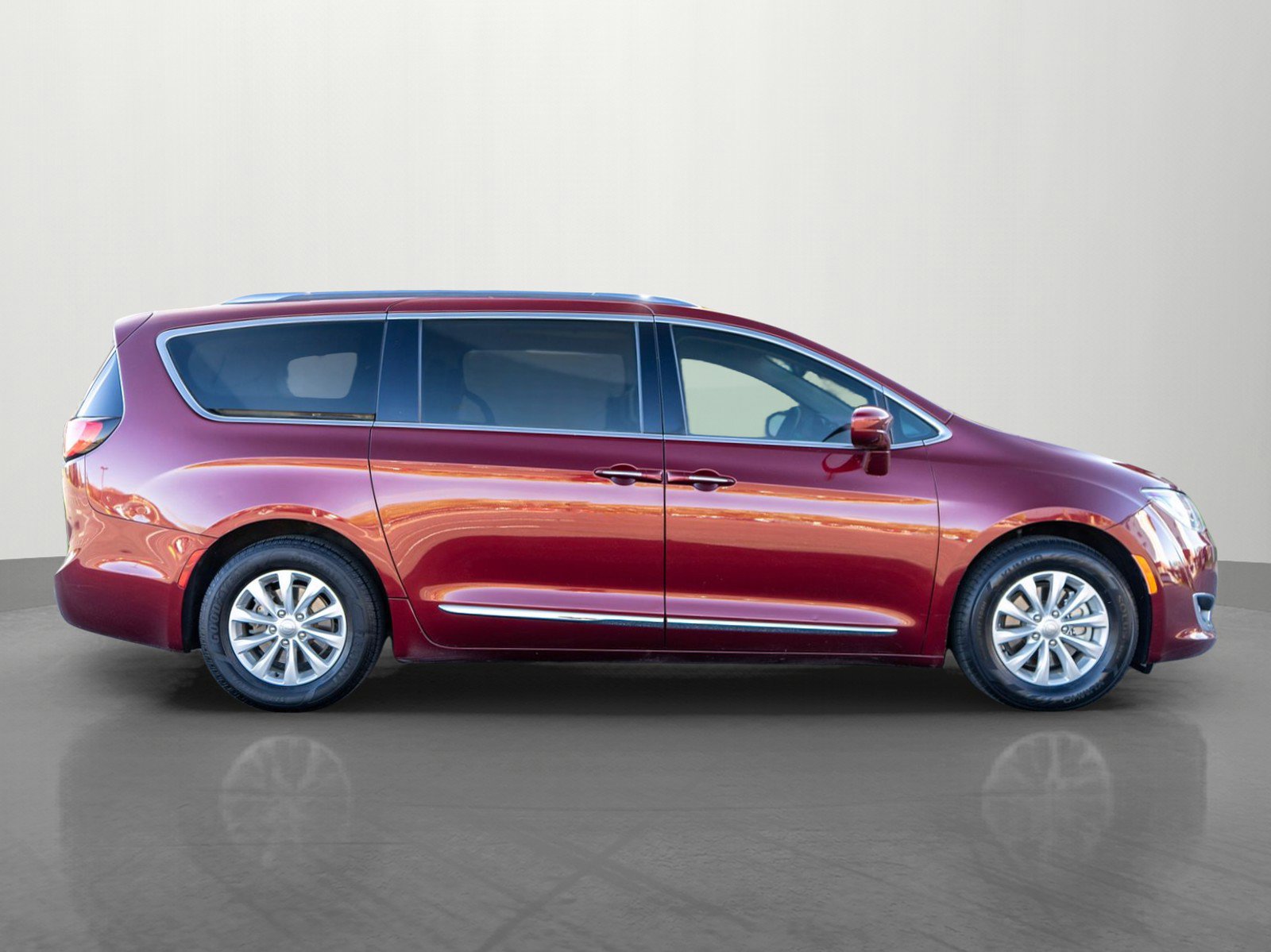 Used 2018 Chrysler Pacifica Touring-L FWD image 8