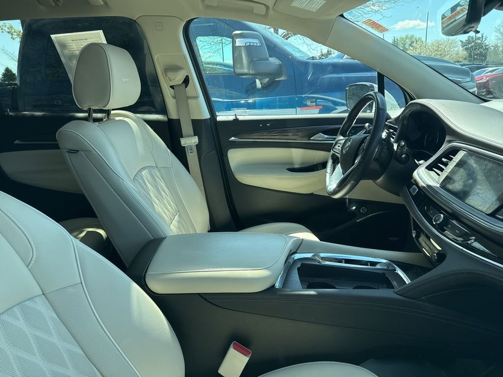 Used 2023 Buick Enclave Avenir image 9