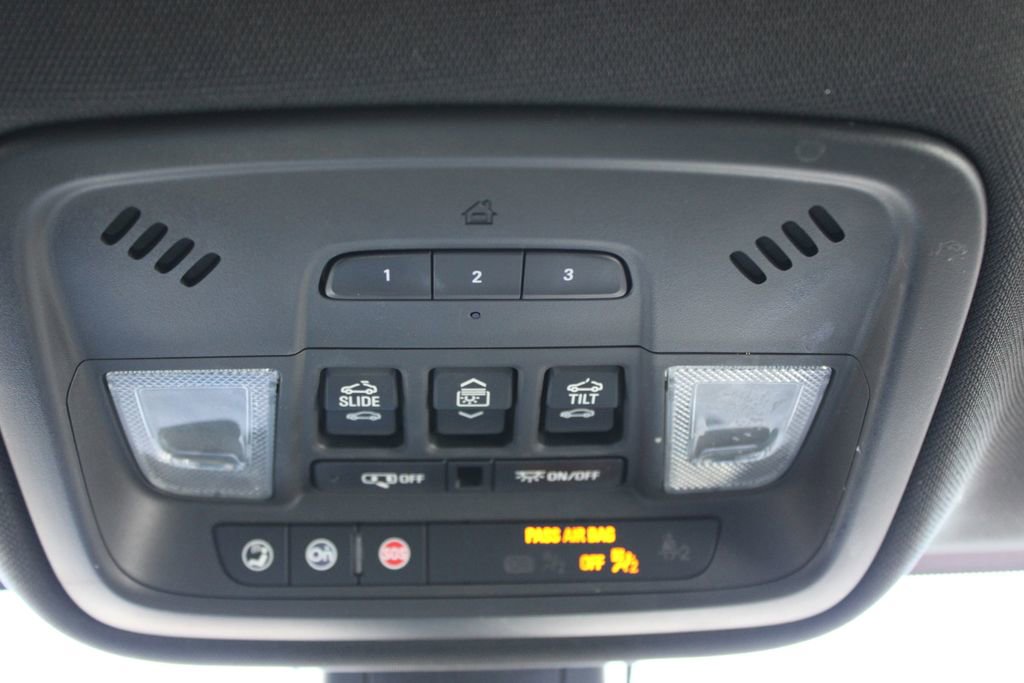 Used 2023 Chevrolet Traverse Premier image 37