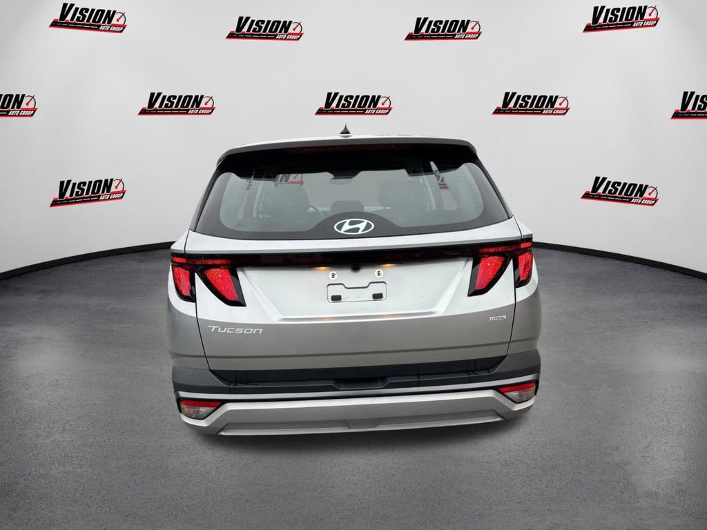 Certified 2025 Hyundai Tucson SE image 6