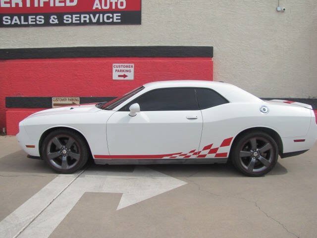 Used 2013 Dodge Challenger SXT RWD image 3