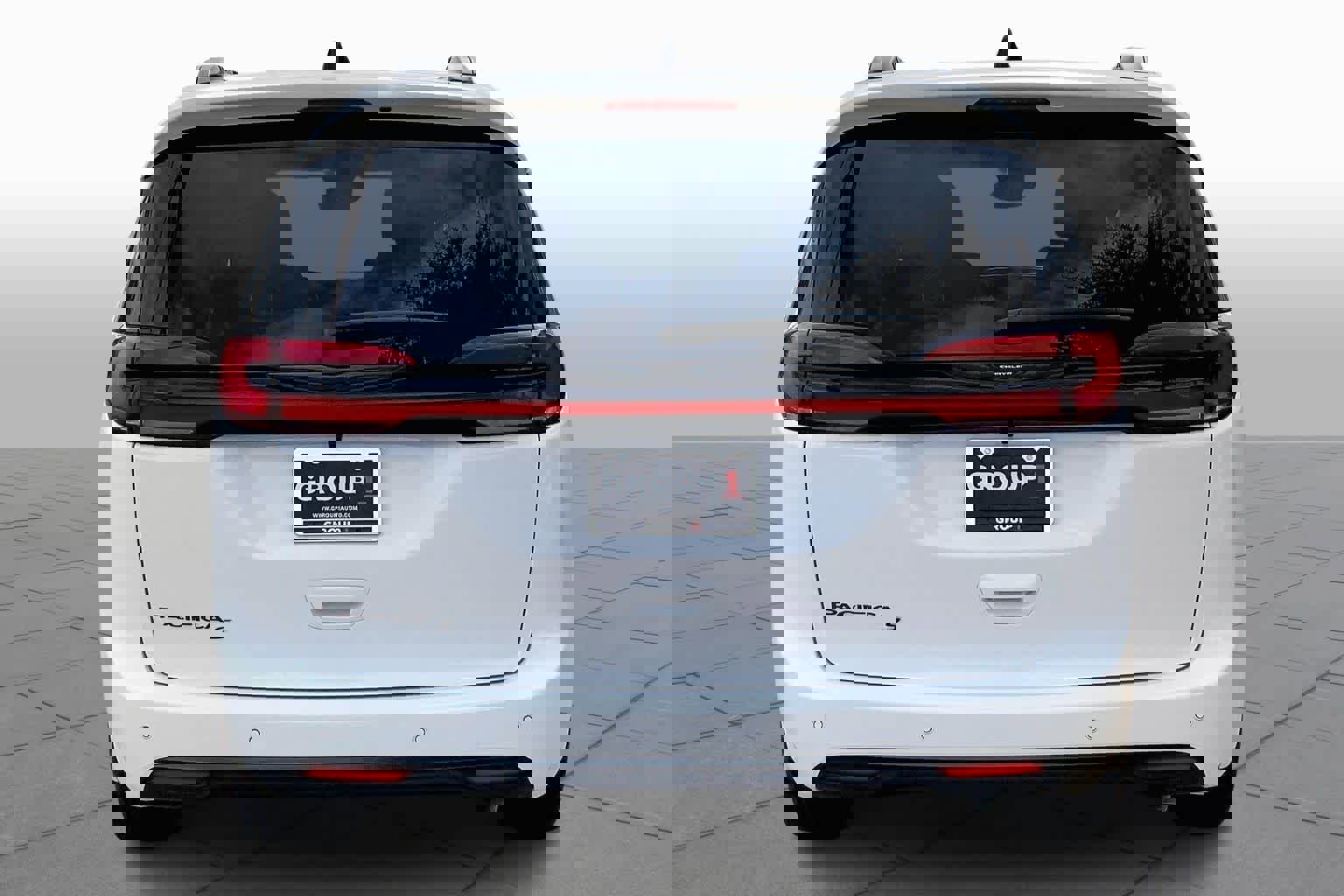 New 2026 Chrysler Pacifica Select w/ S Appearance Package image 4