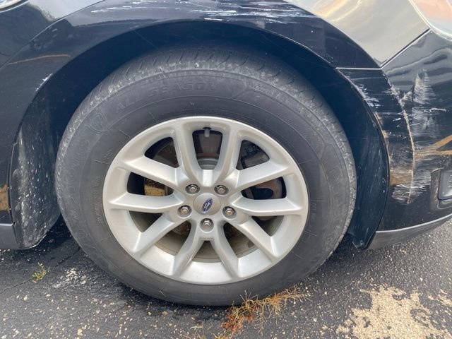 Used 2014 Ford Taurus SE FWD image 4