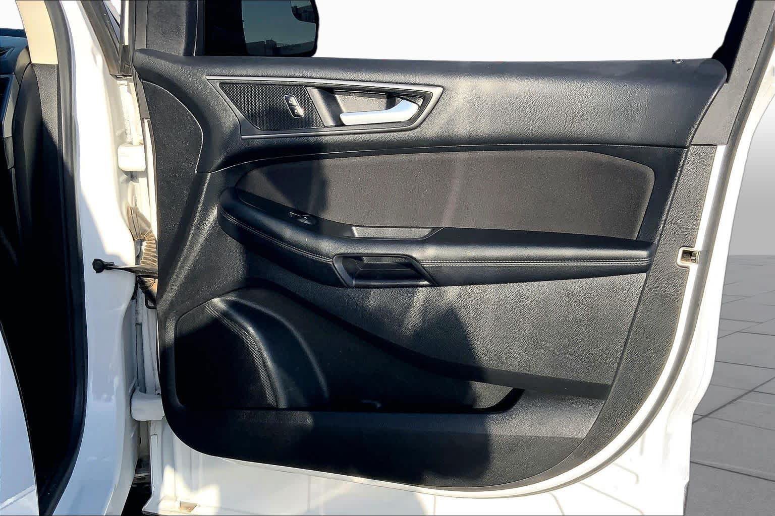 Used 2016 Ford Edge SE FWD image 23