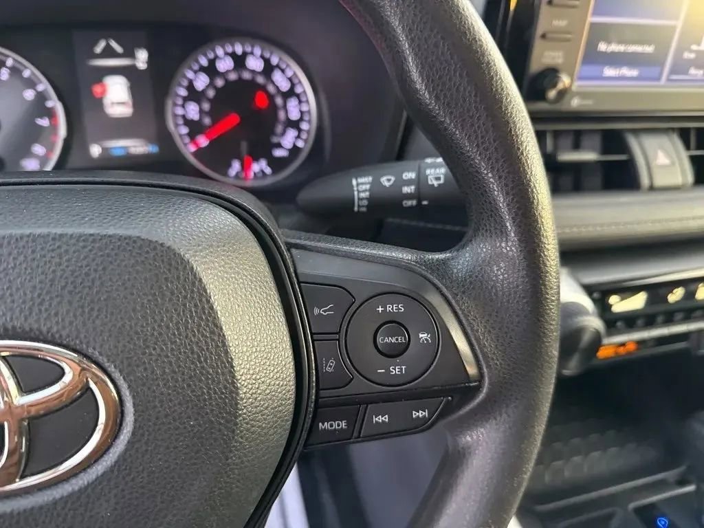 Used 2022 Toyota RAV4 LE image 18