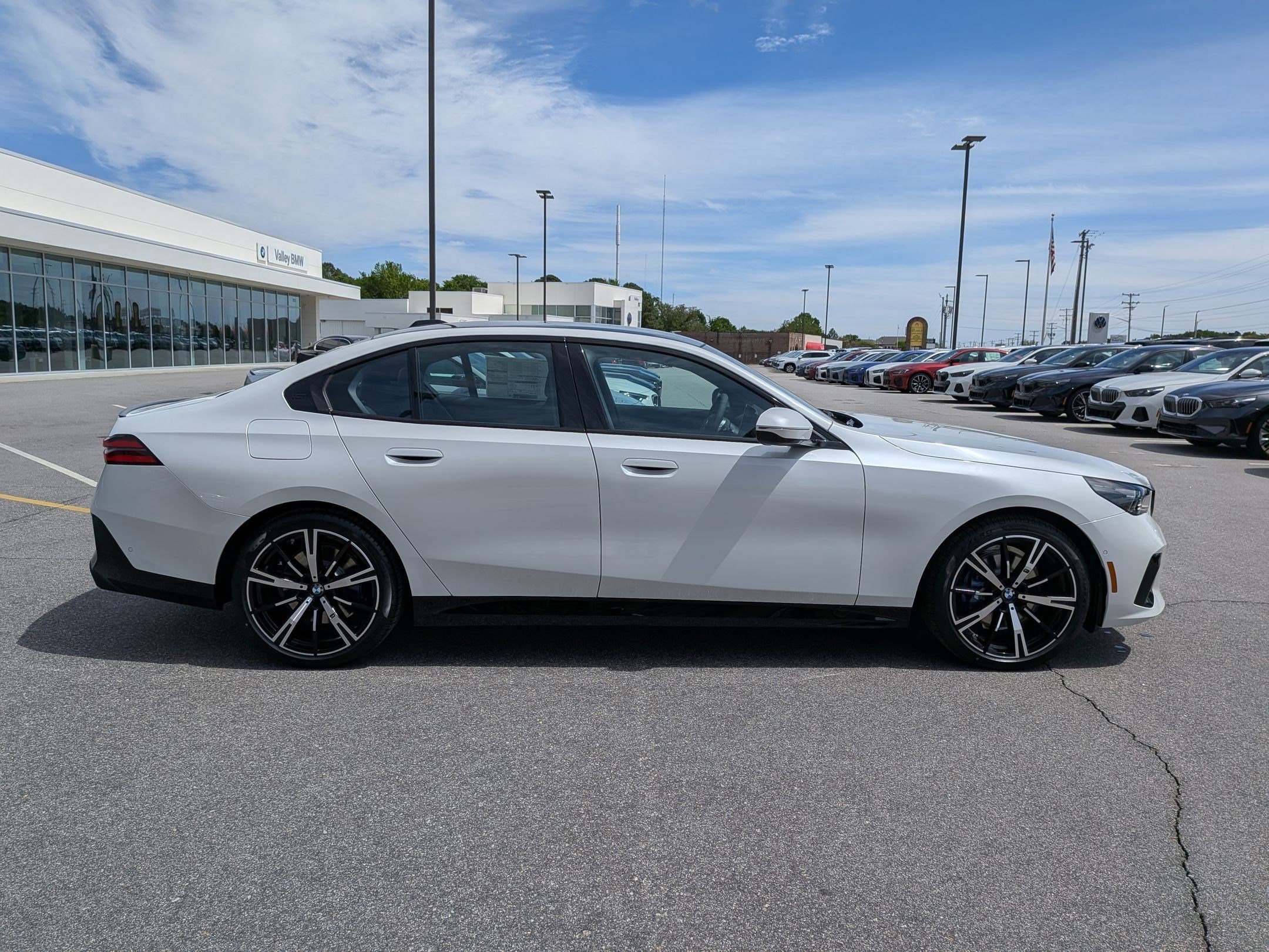 New 2026 BMW 530i w/ M Sport Package RWD image 2
