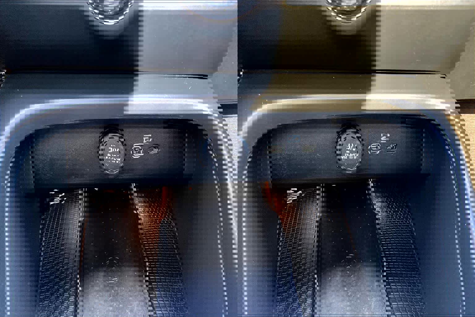 Used 2023 Volvo C40 P8 Recharge Ultimate image 35