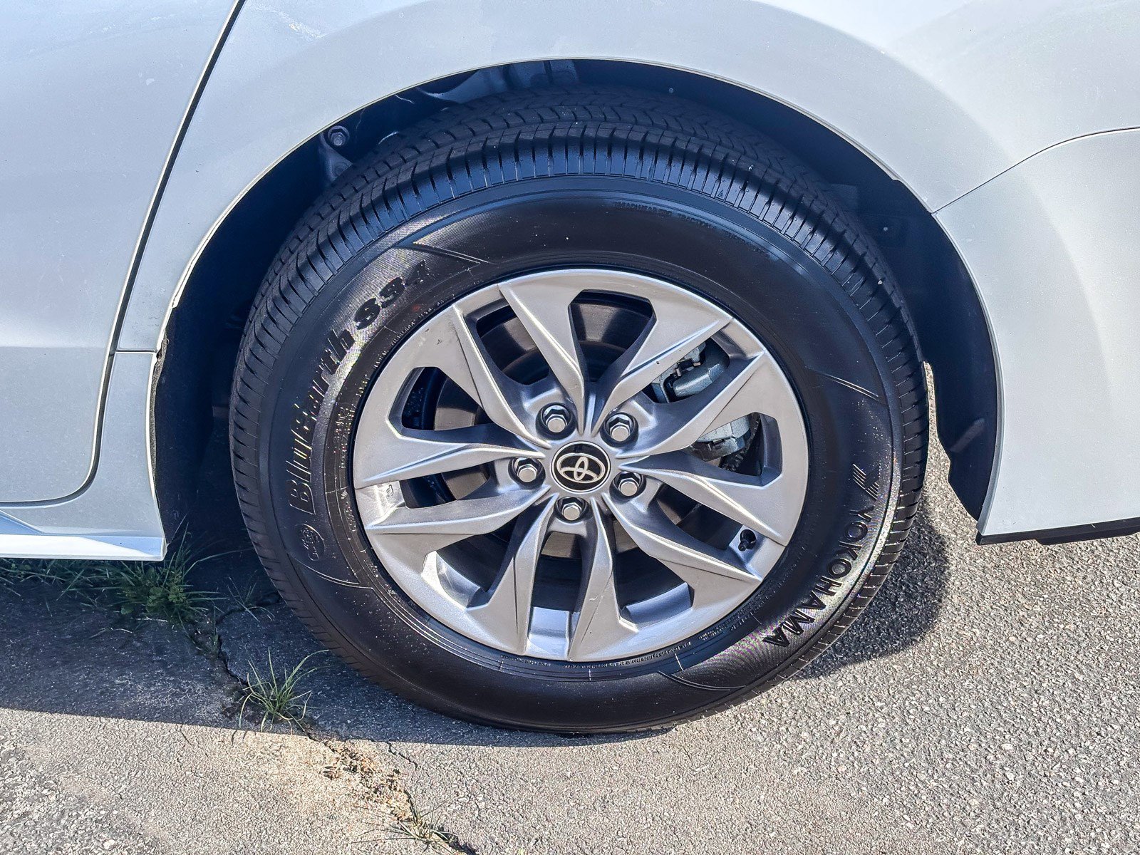 Used 2025 Toyota Sienna XLE image 12