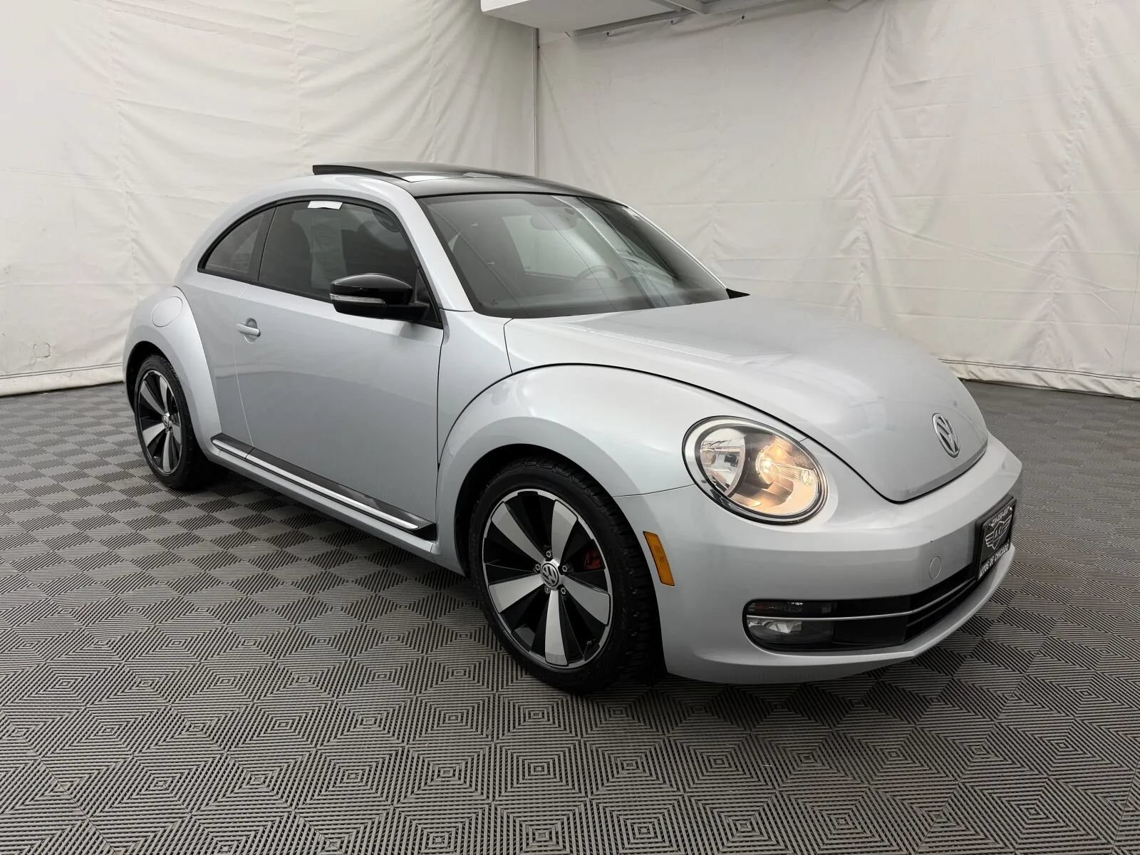 Used 2013 Volkswagen Beetle Turbo FWD image 4