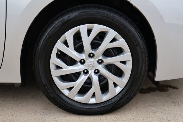 Used 2019 Toyota Corolla LE image 24