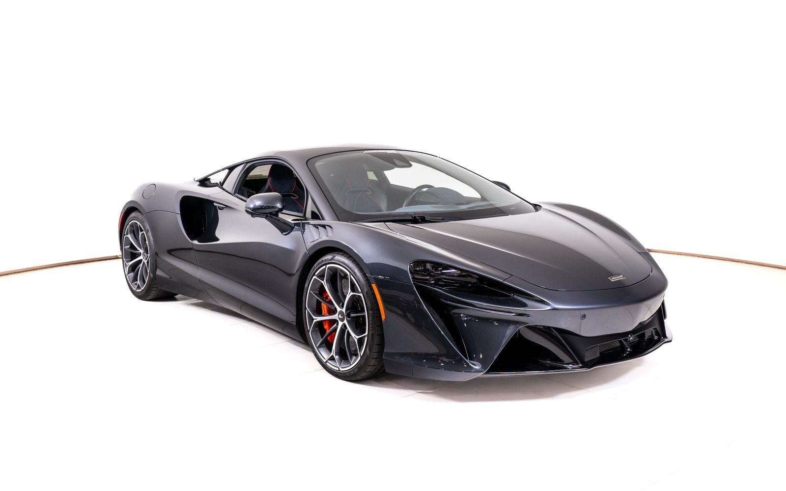 Used 2025 McLaren Artura RWD image 7
