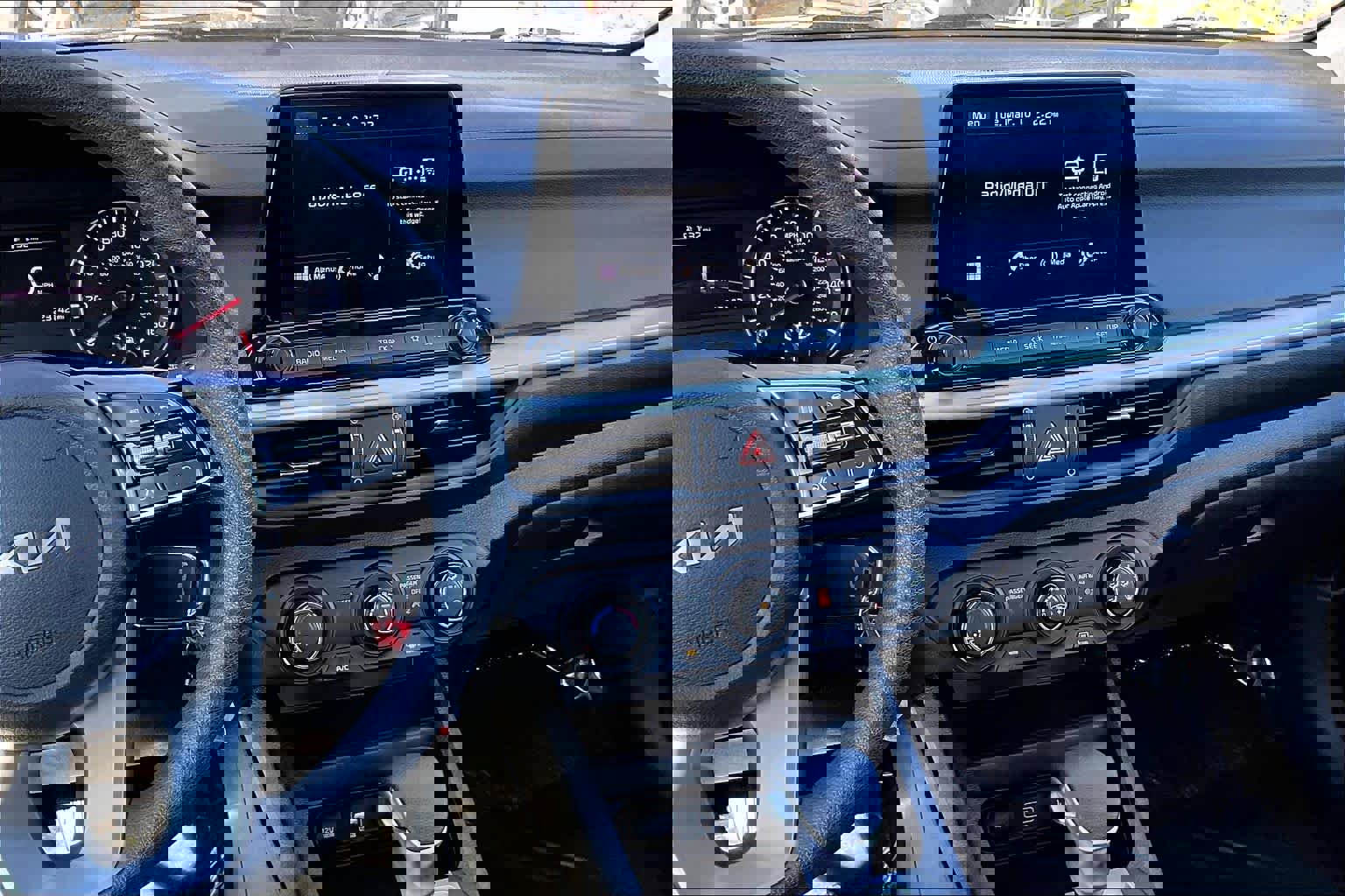 Used 2023 Kia Forte LXS w/ LXS Technology Package image 6