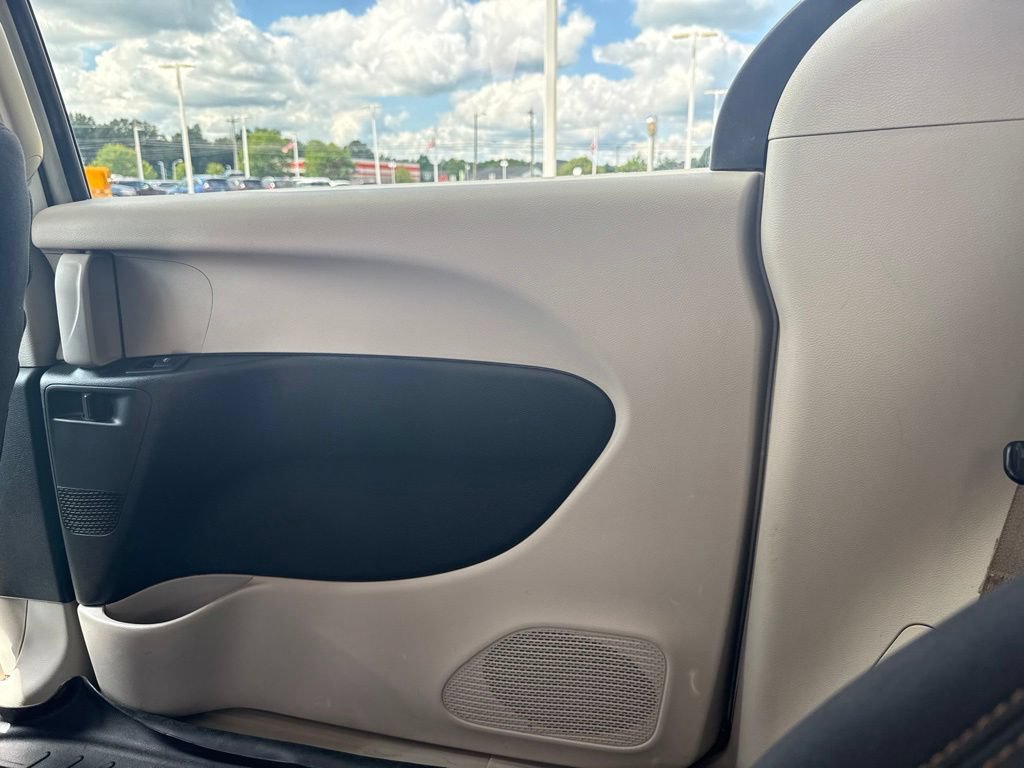 Used 2018 Chrysler Pacifica L FWD image 11