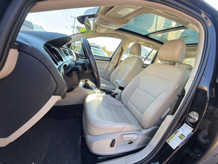 Used 2016 Volkswagen Golf SE image 9