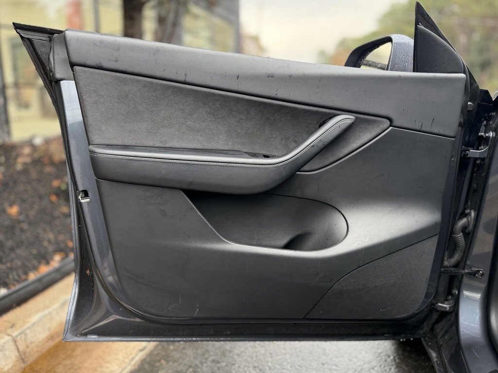 Used 2020 Tesla Model Y Long Range image 27