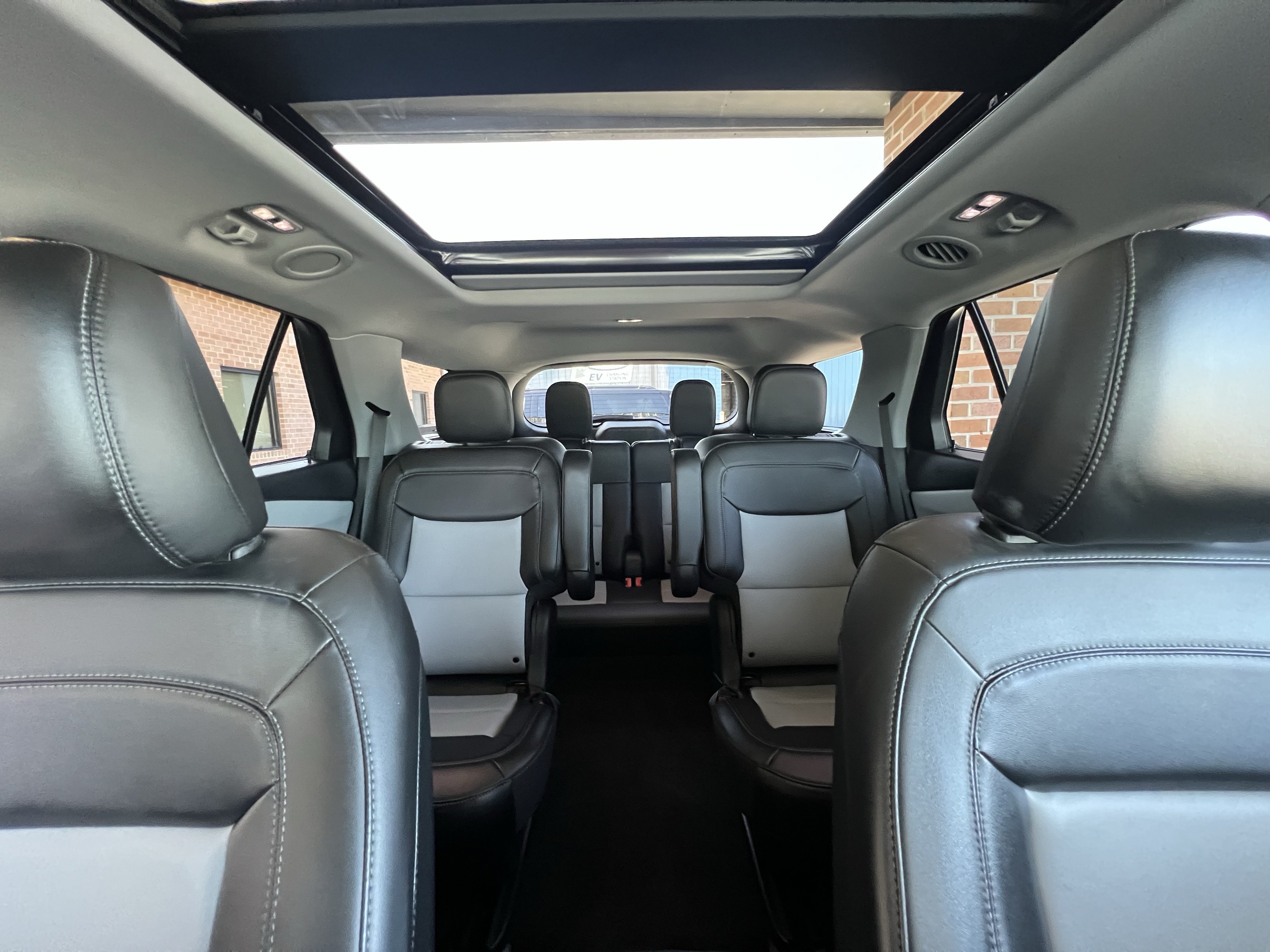 Used 2023 Ford Explorer XLT w/ Equipment Group 202A AWD/4WD image 14