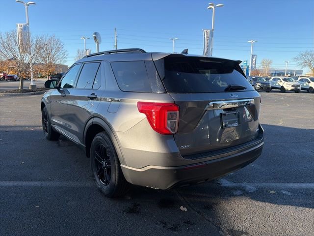 Certified 2022 Ford Explorer XLT image 3