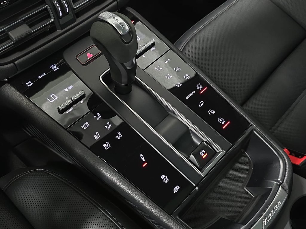 Certified 2024 Porsche Macan S AWD/4WD image 20